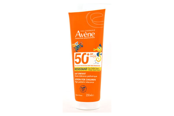 AVENE Lait enfant SPF 50+ RESISTANT Eau Sable Sueur 250 ml – Image 2